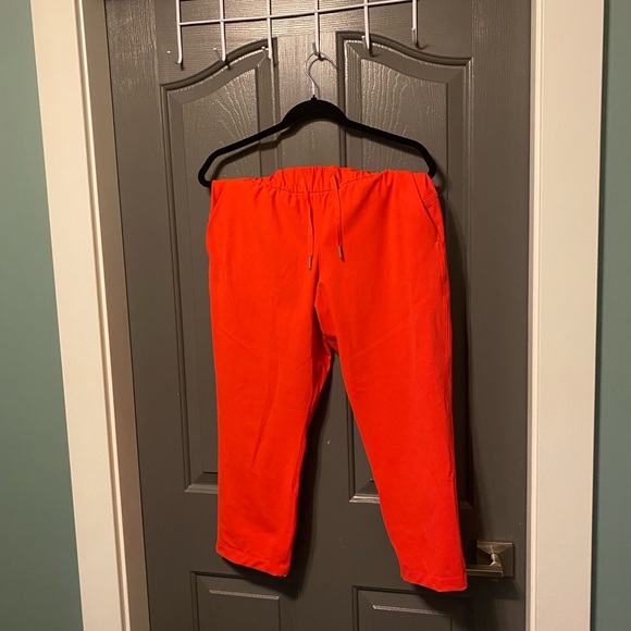 On the Fly lululemon crops - Picture 1 of 1